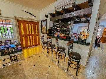 Casa Tradicional tipo Hacienda  · Terreno 3000M2 · Alberca · Casa de Huéspedes