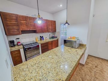 Casa Tradicional tipo Hacienda  · Terreno 3000M2 · Alberca · Casa de Huéspedes