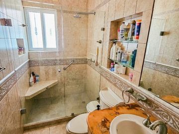 Casa Tradicional tipo Hacienda  · Terreno 3000M2 · Alberca · Casa de Huéspedes
