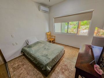 Casa Tradicional tipo Hacienda  · Terreno 3000M2 · Alberca · Casa de Huéspedes