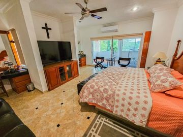 Casa Tradicional tipo Hacienda  · Terreno 3000M2 · Alberca · Casa de Huéspedes