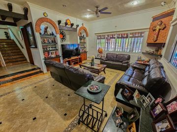 Casa Tradicional tipo Hacienda  · Terreno 3000M2 · Alberca · Casa de Huéspedes