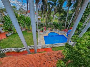 Casa Tradicional tipo Hacienda  · Terreno 3000M2 · Alberca · Casa de Huéspedes
