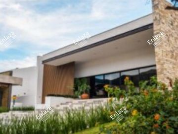 Casa en venta fracc Montellan Residence en Carretera Nacional