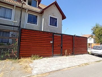 SE VENDE HERMOSA CASA EN MAIPÚ, VILLA PORTAL EL BOSQUE.