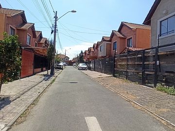 SE VENDE HERMOSA CASA EN MAIPÚ, VILLA PORTAL EL BOSQUE.