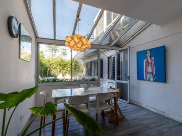 Casa 5 ambientes con terraza, parque y piscina en venta - Beccar