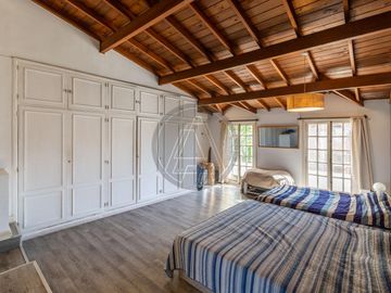 Casa 5 ambientes con terraza, parque y piscina en venta - Beccar
