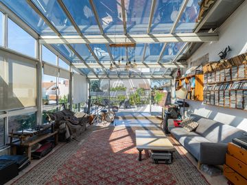 Casa 5 ambientes con terraza, parque y piscina en venta - Beccar