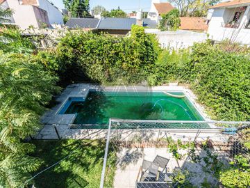 Casa 5 ambientes con terraza, parque y piscina en venta - Beccar