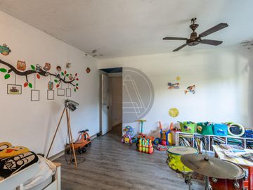 Casa 5 ambientes con terraza, parque y piscina en venta - Beccar