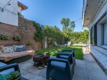 Casa 5 ambientes con terraza, parque y piscina en venta - Beccar