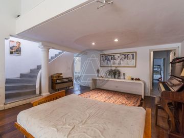 Casa 5 ambientes con terraza, parque y piscina en venta - Beccar