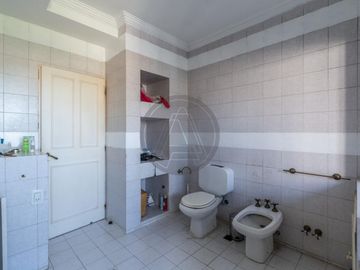 Casa 5 ambientes con terraza, parque y piscina en venta - Beccar