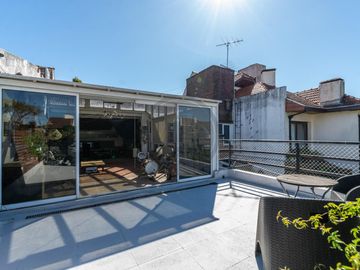 Casa 5 ambientes con terraza, parque y piscina en venta - Beccar