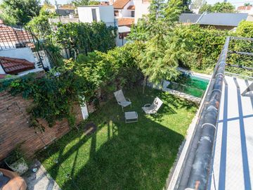 Casa 5 ambientes con terraza, parque y piscina en venta - Beccar