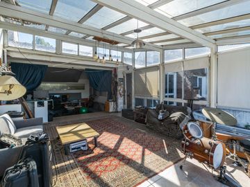 Casa 5 ambientes con terraza, parque y piscina en venta - Beccar