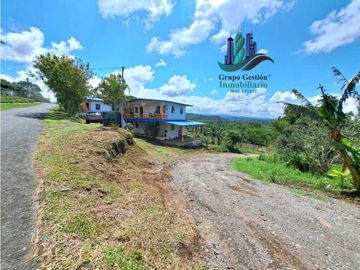 VENDO CASA CON 4 APARTAMENTOS CON 4 BAÑOS
