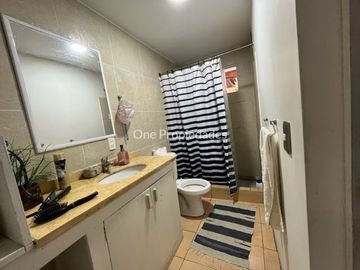 Casa en Venta en Presidente Errázuriz, casa en venta 5 dorm y 3 baños, gran jardín, Buin, One Propiedades