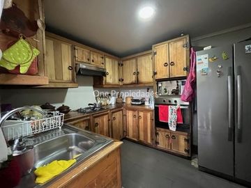 Casa en Venta en Presidente Errázuriz, casa en venta 5 dorm y 3 baños, gran jardín, Buin, One Propiedades