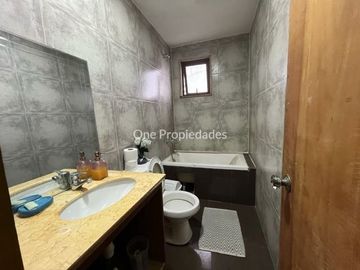 Casa en Venta en Presidente Errázuriz, casa en venta 5 dorm y 3 baños, gran jardín, Buin, One Propiedades