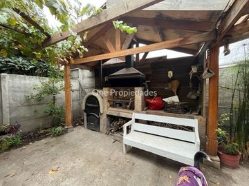 Casa en Venta en Presidente Errázuriz, casa en venta 5 dorm y 3 baños, gran jardín, Buin, One Propiedades