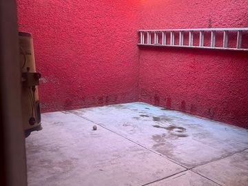 CASA EN VENTA EN JARDINES DE MORELOS (SOBRE AVENIDA PRINCIPAL)