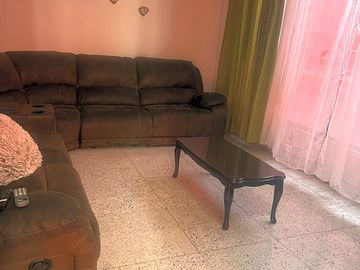 CASA EN VENTA EN JARDINES DE MORELOS (SOBRE AVENIDA PRINCIPAL)