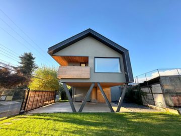 Moderna casa en sector Holandesa