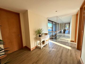 Moderna casa en sector Holandesa