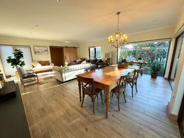 Moderna casa en sector Holandesa