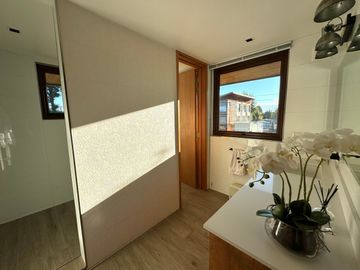 Moderna casa en sector Holandesa