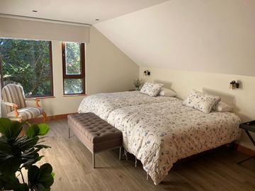 Moderna casa en sector Holandesa