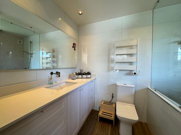 Moderna casa en sector Holandesa