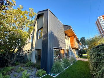 Moderna casa en sector Holandesa
