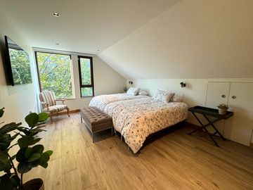 Moderna casa en sector Holandesa