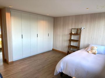 Moderna casa en sector Holandesa