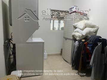 PRO1713 Casas en Venta, Contry la silla en Guadalupe