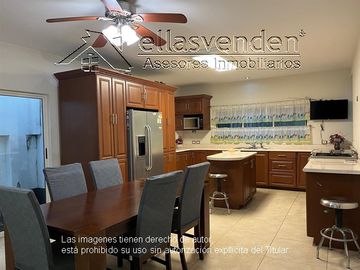 PRO1713 Casas en Venta, Contry la silla en Guadalupe