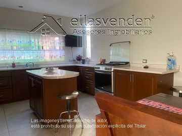PRO1713 Casas en Venta, Contry la silla en Guadalupe
