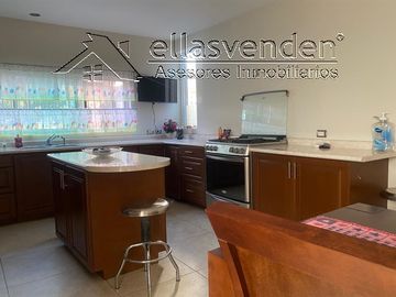 PRO1739 Casas en Venta, Country la Silla en Guadalupe