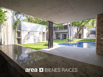 Casa Lomas del Valle / 4 Rec / Gran jardín