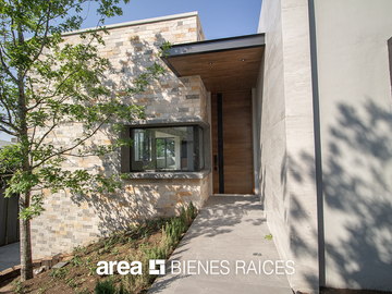 Casa Lomas del Valle / 4 Rec / Gran jardín
