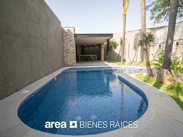 Casa Lomas del Valle / 4 Rec / Gran jardín
