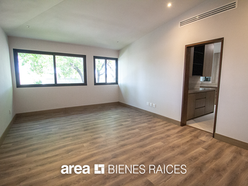 Casa Lomas del Valle / 4 Rec / Gran jardín