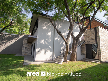 Casa Lomas del Valle / 4 Rec / Gran jardín