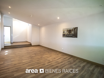 Casa Lomas del Valle / 4 Rec / Gran jardín