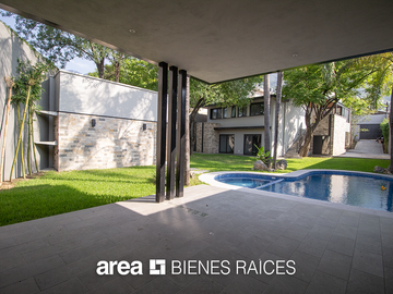 Casa Lomas del Valle / 4 Rec / Gran jardín