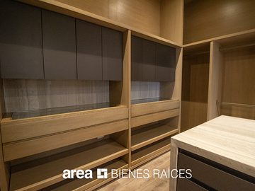 Casa Lomas del Valle / 4 Rec / Gran jardín
