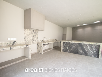 Casa Lomas del Valle / 4 Rec / Gran jardín